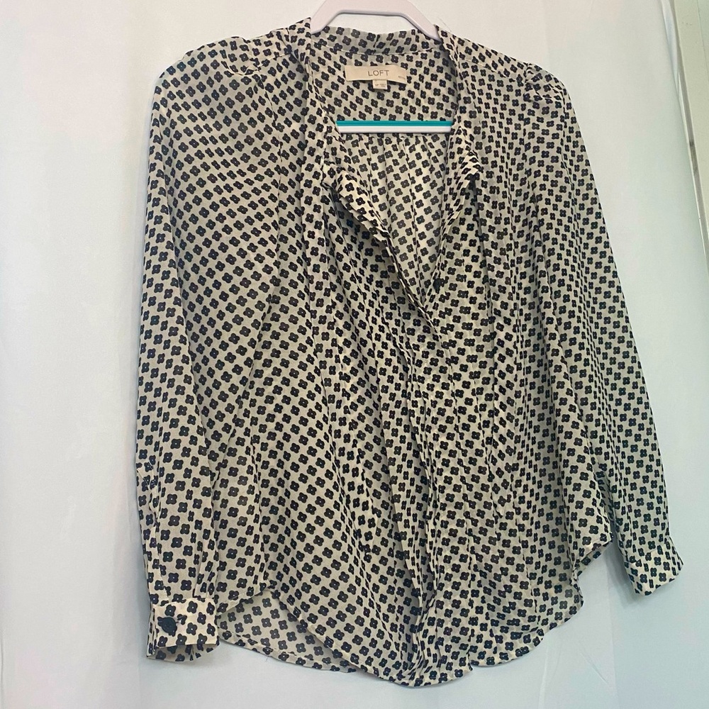 Loft Petite Pussycat Bow Ruffle Blouse EUC